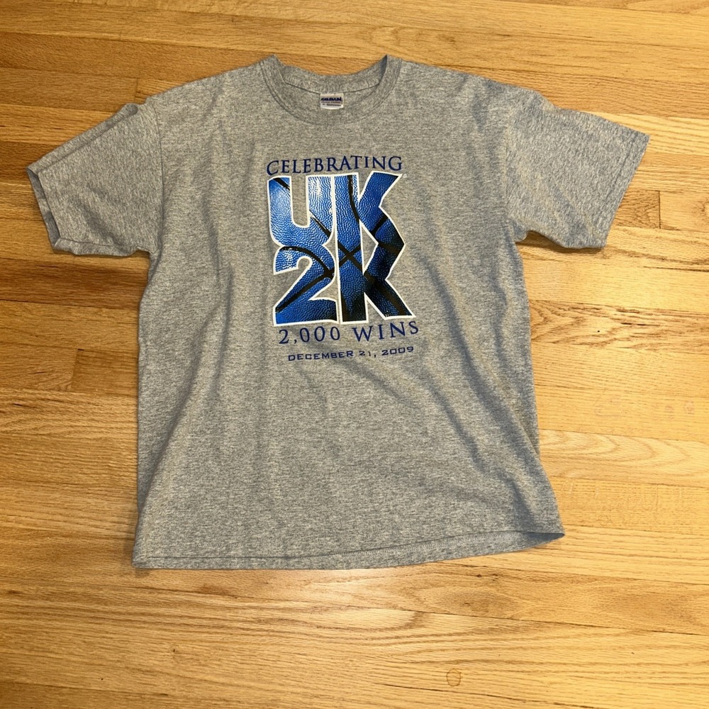 Kentucky Wildcats T Shirt Men Size L Grey 2000โ Wins Basketball NCAA